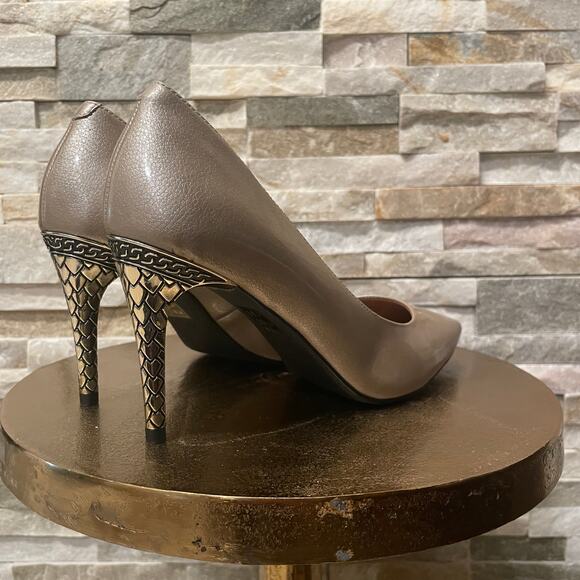 J.Renéé Maressa Heel 7W Pearl Patent Taupe | Metallic Filigree Stiletto NIB Pump - Picture 11 of 14